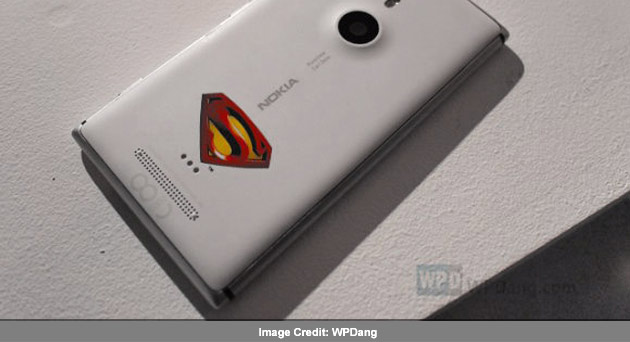 Nokia Lumia 925 Superman Edition 