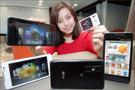 LG Optimus 3D Cube 01