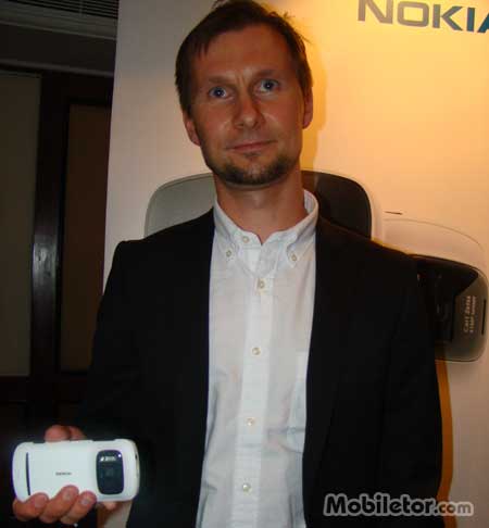 Nokia PureView 808 01